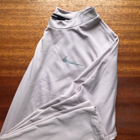 SOLD Nike running shirt - Picture 6 of 12